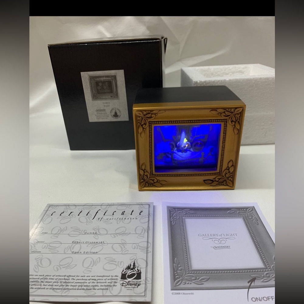 Disney gallery light dumbo olszewski